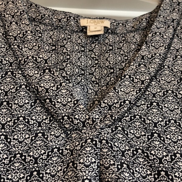 J Crew Womens Long Sleeve V Neck Blouse Sz M Blue White Print Rounded Hem Nice - Picture 2 of 9